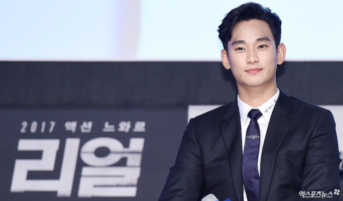 Sulli xinh đẹp, dịu dàng sánh đôi bên Kim Soo Hyun trong buổi họp báo movie mới