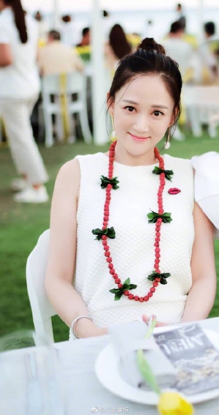 Trần Kiều Ân tiếp tục 'kiếp phù dâu' trong đám cưới của An Dĩ Hiên
