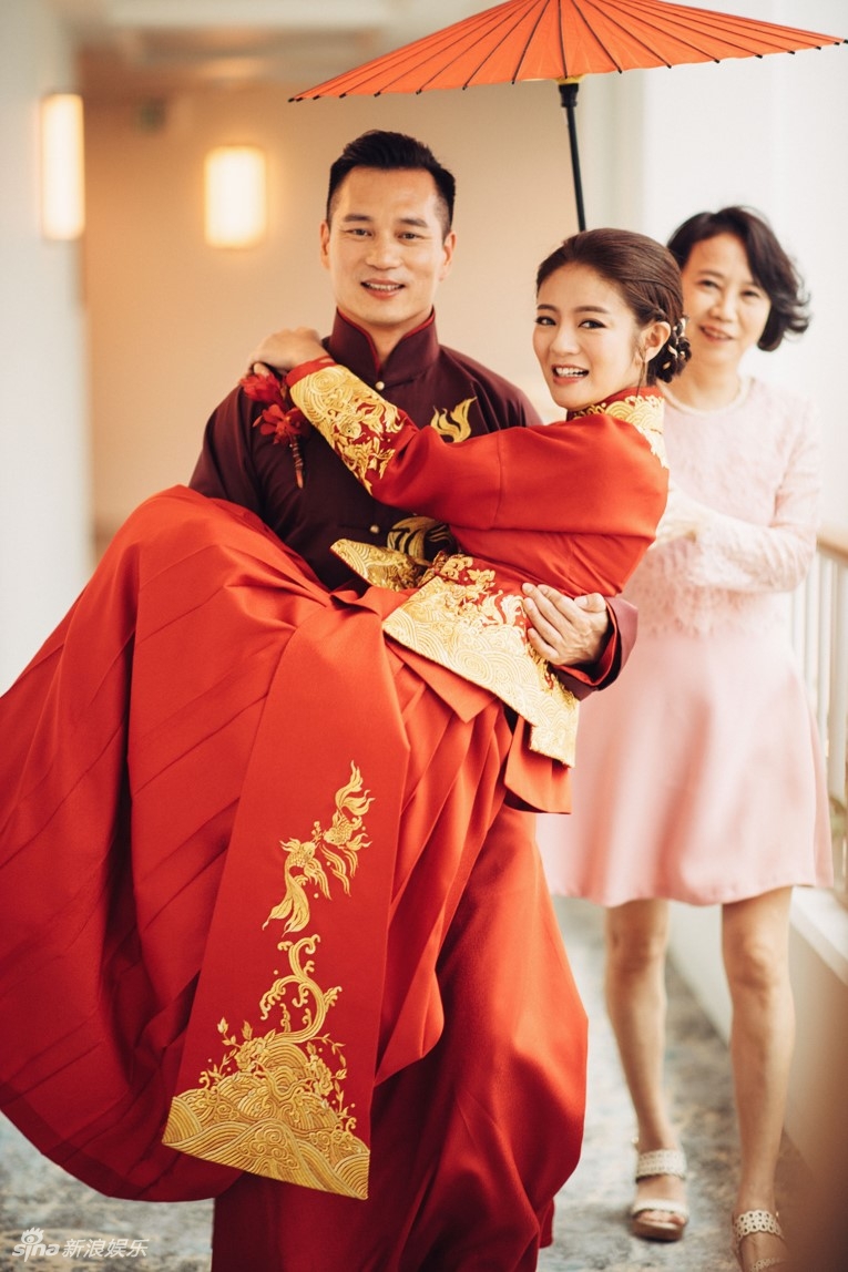 Trần Kiều Ân tiếp tục 'kiếp phù dâu' trong đám cưới của An Dĩ Hiên