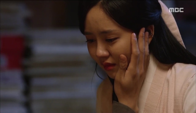'Ruler: Master of the Mask' Yoo Seung Ho và Kim So Hyun hẹn hò lãng mạn trên con đường đầy hoa