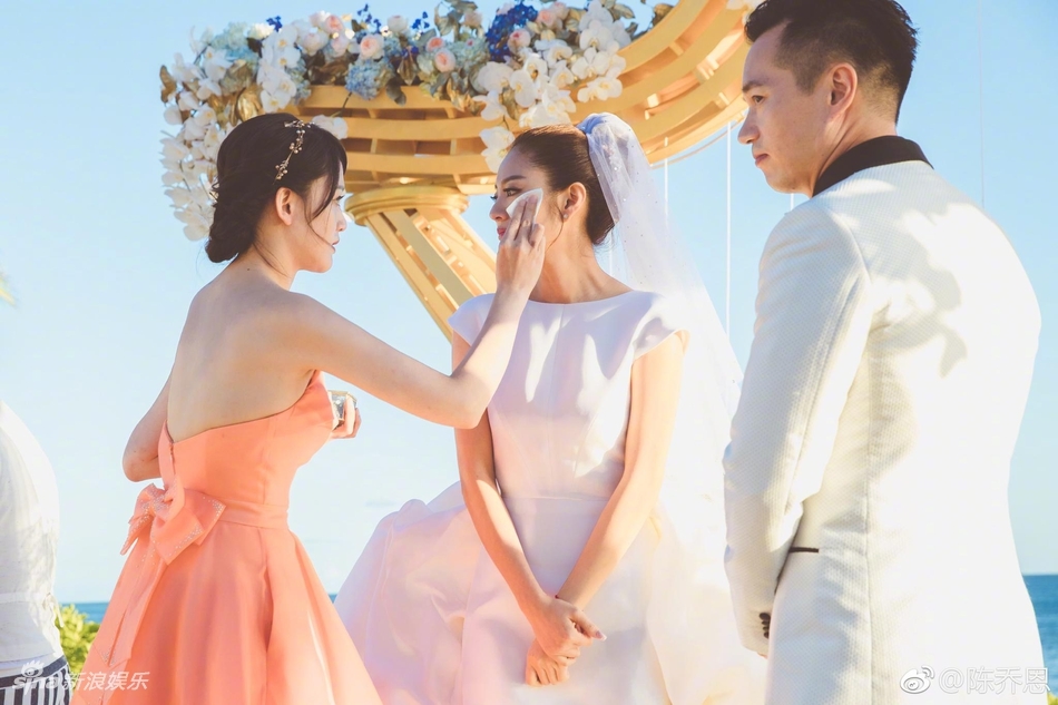 Ngắm loạt ảnh làm phù dâu đẹp mê ly của 'sát thủ đám cưới' Trần Kiều Ân