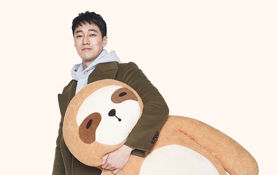 So Ji Sub kỷ niệm 20 năm ra mắt bằng cách ủng hộ tiền cho trẻ em nghèo