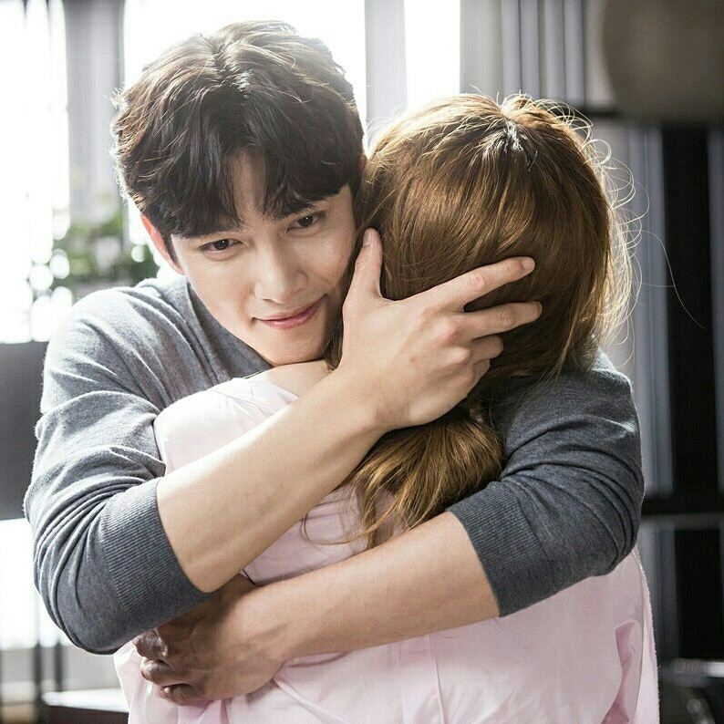 Ngắm loạt ảnh hậu trường đáng yêu vô hạn của cặp đôi luật sư Ji Chang Wook - Nam Ji Hyun