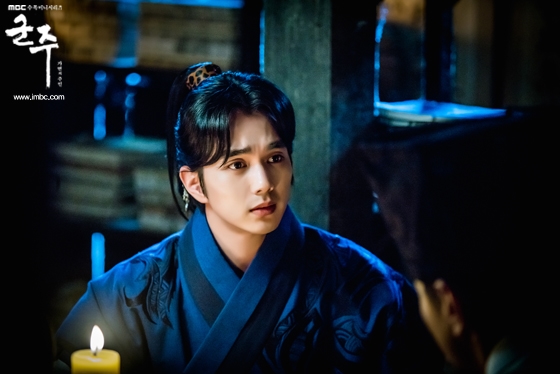 Ji Chang Wook - Nam Ji Hyun nắm tay nhau dẫn đầu danh sách diễn viên truyền hình hot nhất
