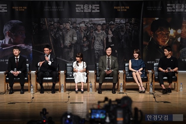 Song Joong Ki điển trai khiêm tốn, So Ji Sub nam tính trong họp báo
