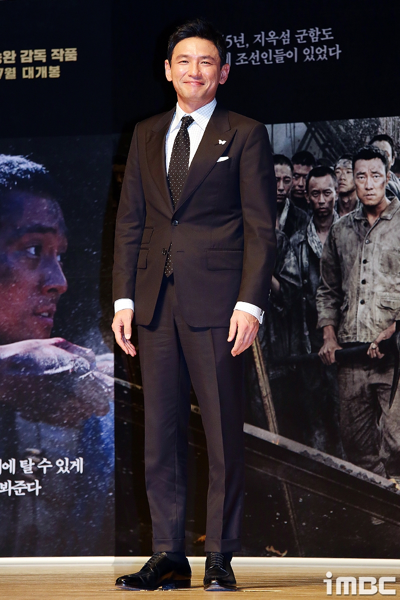 Song Joong Ki điển trai khiêm tốn, So Ji Sub nam tính trong họp báo