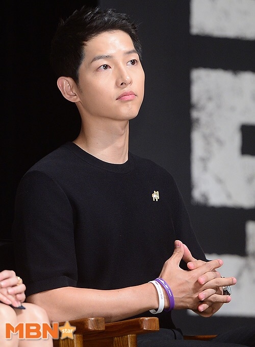 Song Joong Ki điển trai khiêm tốn, So Ji Sub nam tính trong họp báo