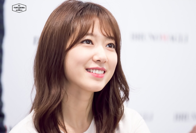Park Shin Hye gây xúc động khi tự tay làm hộp cơm tặng fan