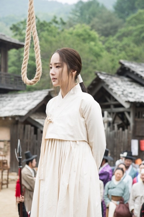 Park Min Young thông minh đối đáp lại câu hỏi so sánh với Kim So Hyun