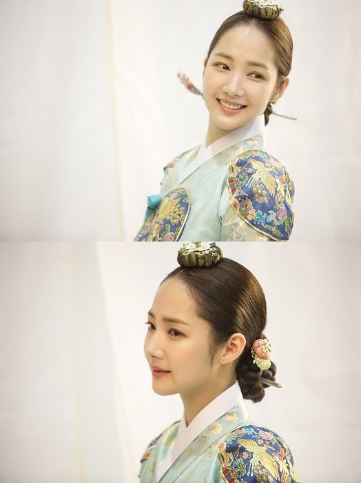 Park Min Young thông minh đối đáp lại câu hỏi so sánh với Kim So Hyun