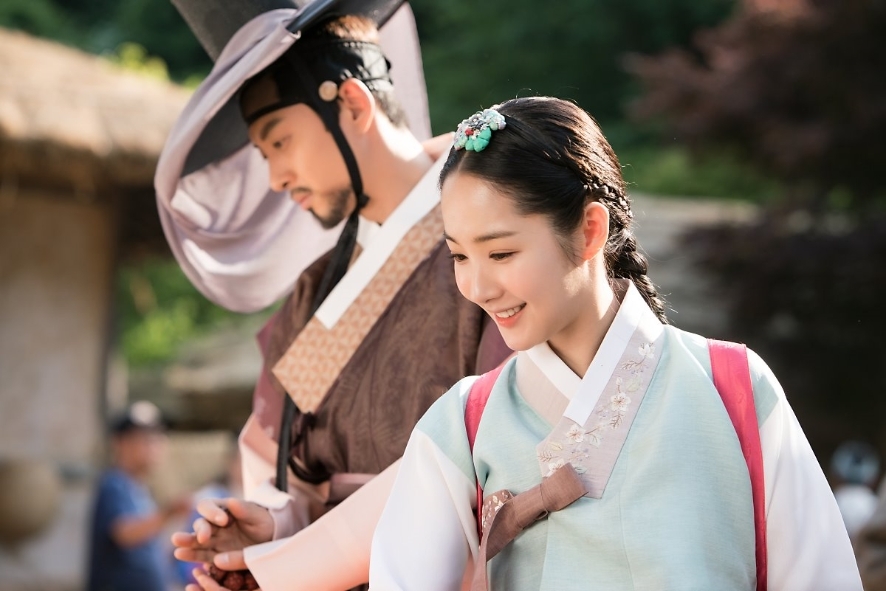 Park Min Young thông minh đối đáp lại câu hỏi so sánh với Kim So Hyun