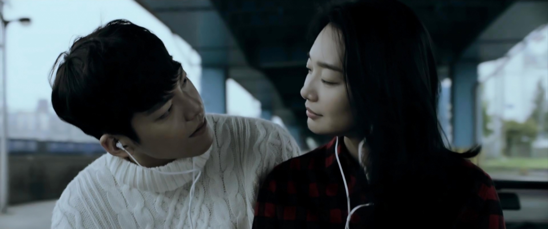 Cảm động khi phát hiện Shin Min Ah cùng Kim Woo Bin tới bệnh viện điều trị ung thư