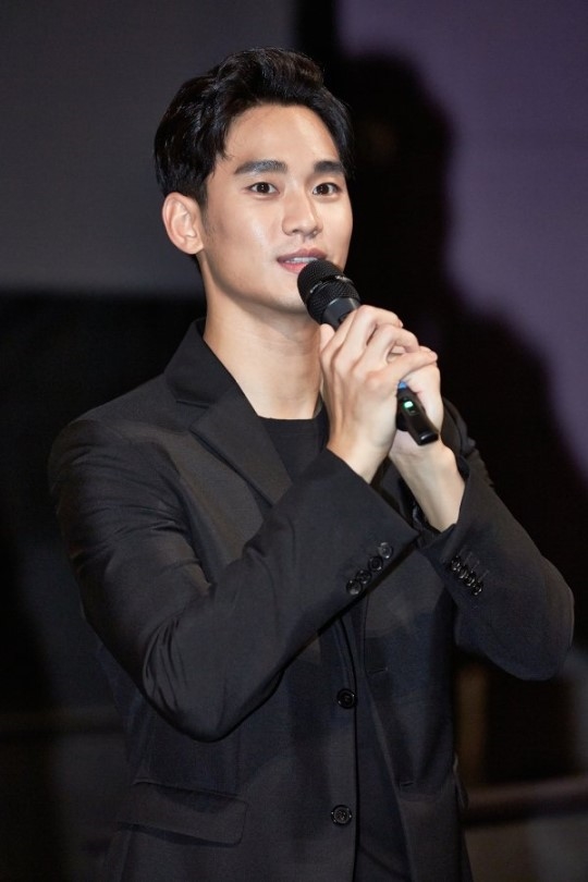Lý do đằng sau những giọt nước mắt bất ngờ của Kim Soo Hyun trong buổi chiếp VIP 'Real'