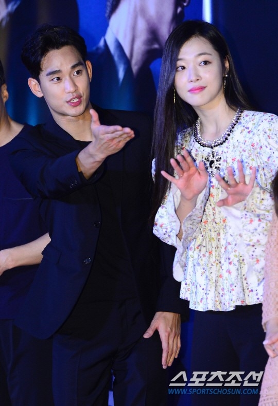 Lý do đằng sau những giọt nước mắt bất ngờ của Kim Soo Hyun trong buổi chiếp VIP 'Real'