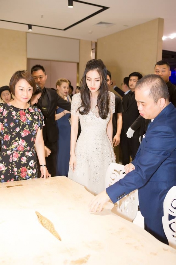 AngelaBaby đẹp lộng lẫy như công chúa sau scandal hút thuốc