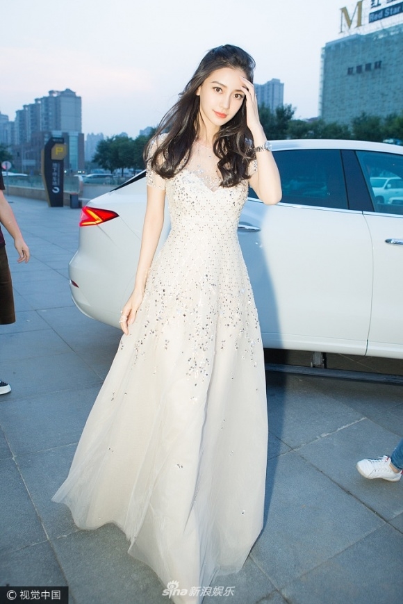 AngelaBaby đẹp lộng lẫy như công chúa sau scandal hút thuốc