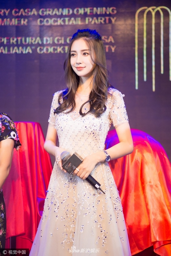 AngelaBaby đẹp lộng lẫy như công chúa sau scandal hút thuốc
