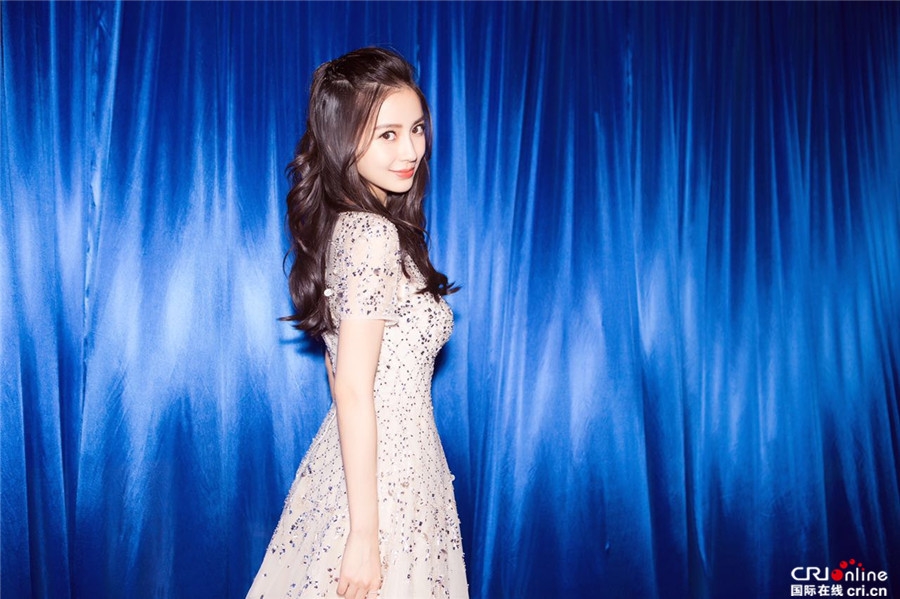 AngelaBaby đẹp lộng lẫy như công chúa sau scandal hút thuốc
