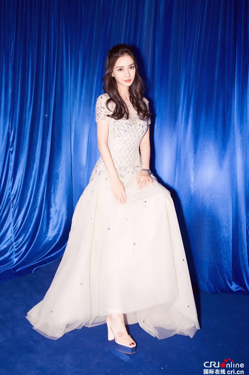 AngelaBaby đẹp lộng lẫy như công chúa sau scandal hút thuốc
