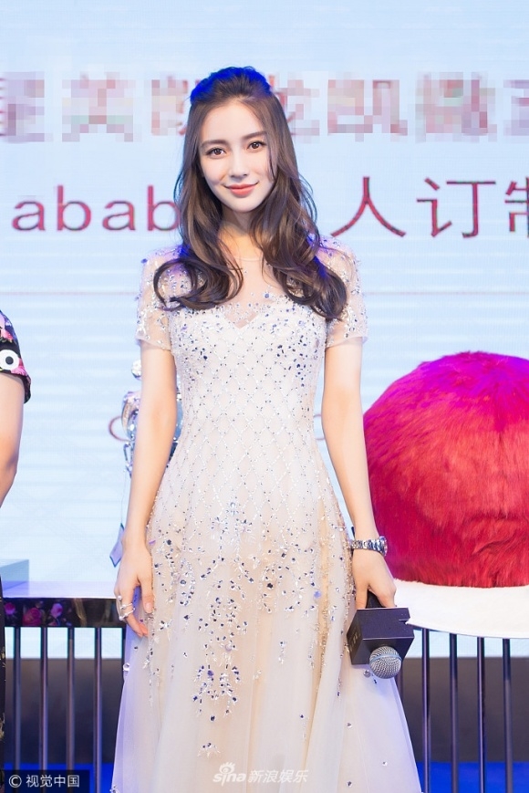 AngelaBaby đẹp lộng lẫy như công chúa sau scandal hút thuốc