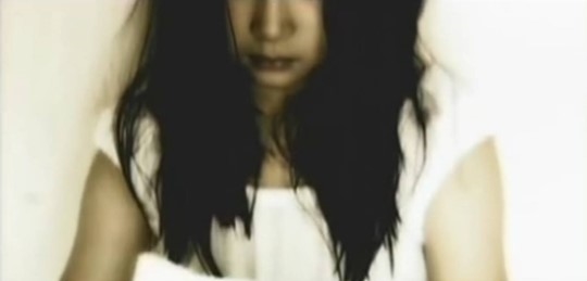 Ngắm loạt hình xinh tươi muôn màu biểu cảm của Shin Se Kyung khi quay MV ca nhạc