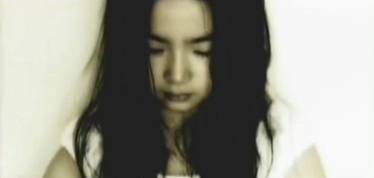 Ngắm loạt hình xinh tươi muôn màu biểu cảm của Shin Se Kyung khi quay MV ca nhạc