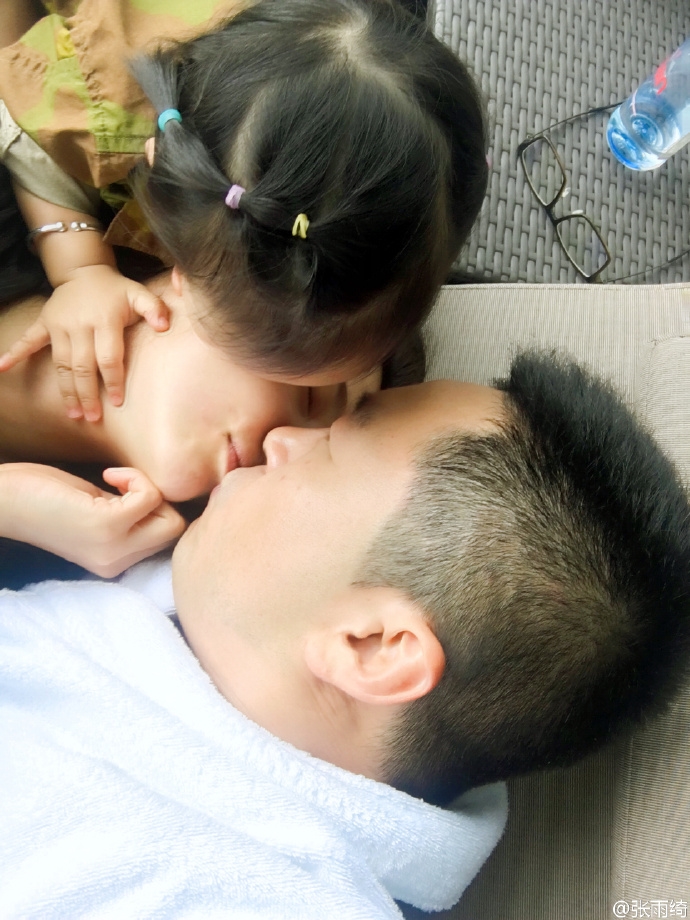 Người đẹp Mỹ Nhân Ngư - Trương Vũ Kỳ tung ảnh cưới để thông báo tin mang thai
