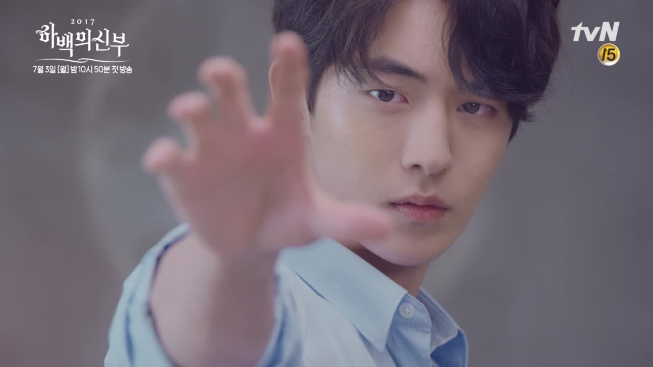 Đóng vai Thủy thần bị treo dây, Nam Joo Hyuk gửi lời nhắn cầu cứu biên kịch 'Cô Dâu Thủy Thần'