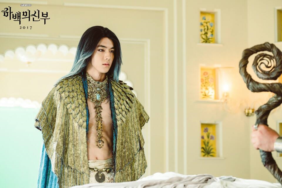 Đóng vai Thủy thần bị treo dây, Nam Joo Hyuk gửi lời nhắn cầu cứu biên kịch 'Cô Dâu Thủy Thần'