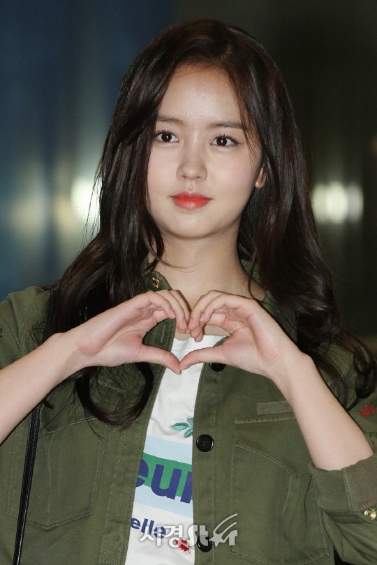 Yoo Seung Ho - Kim So Hyun tươi như hoa trong tiệc đóng máy 'Ruler: Master of the Mask'