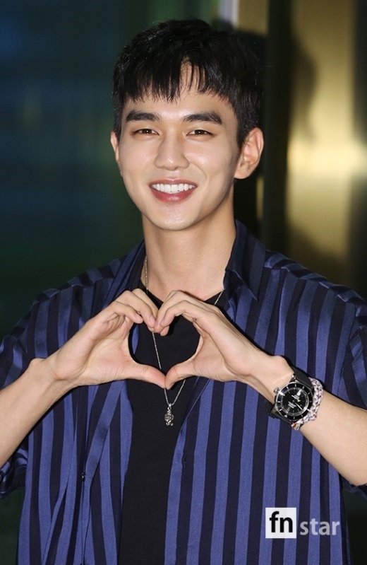 Yoo Seung Ho - Kim So Hyun tươi như hoa trong tiệc đóng máy 'Ruler: Master of the Mask'