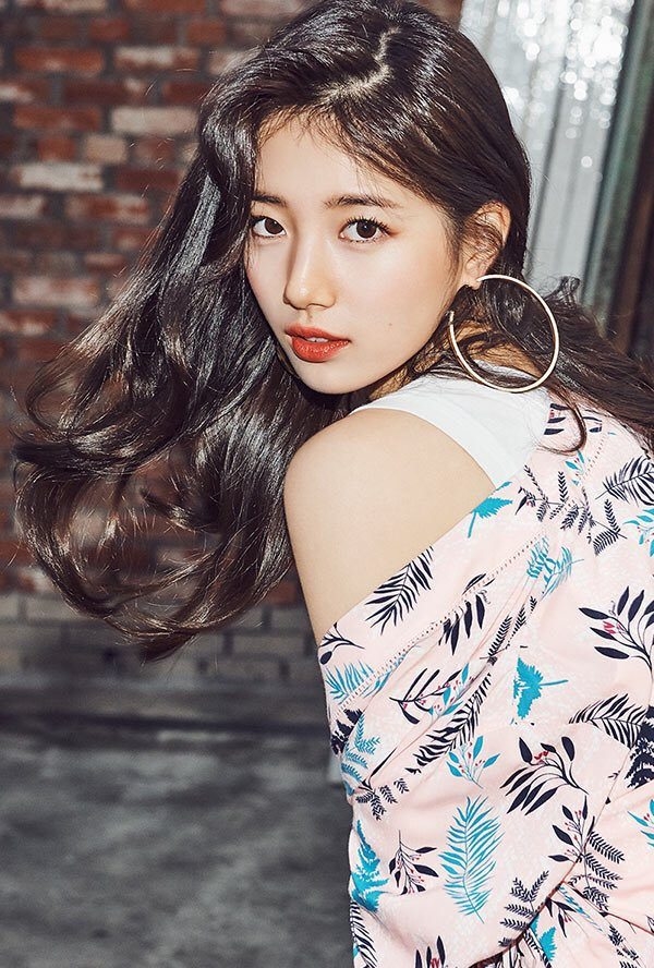 Ngắm sự chuyển đổi thành phong thái nữ thần của Suzy qua loạt hình tạp chí 4 năm trở lại đây