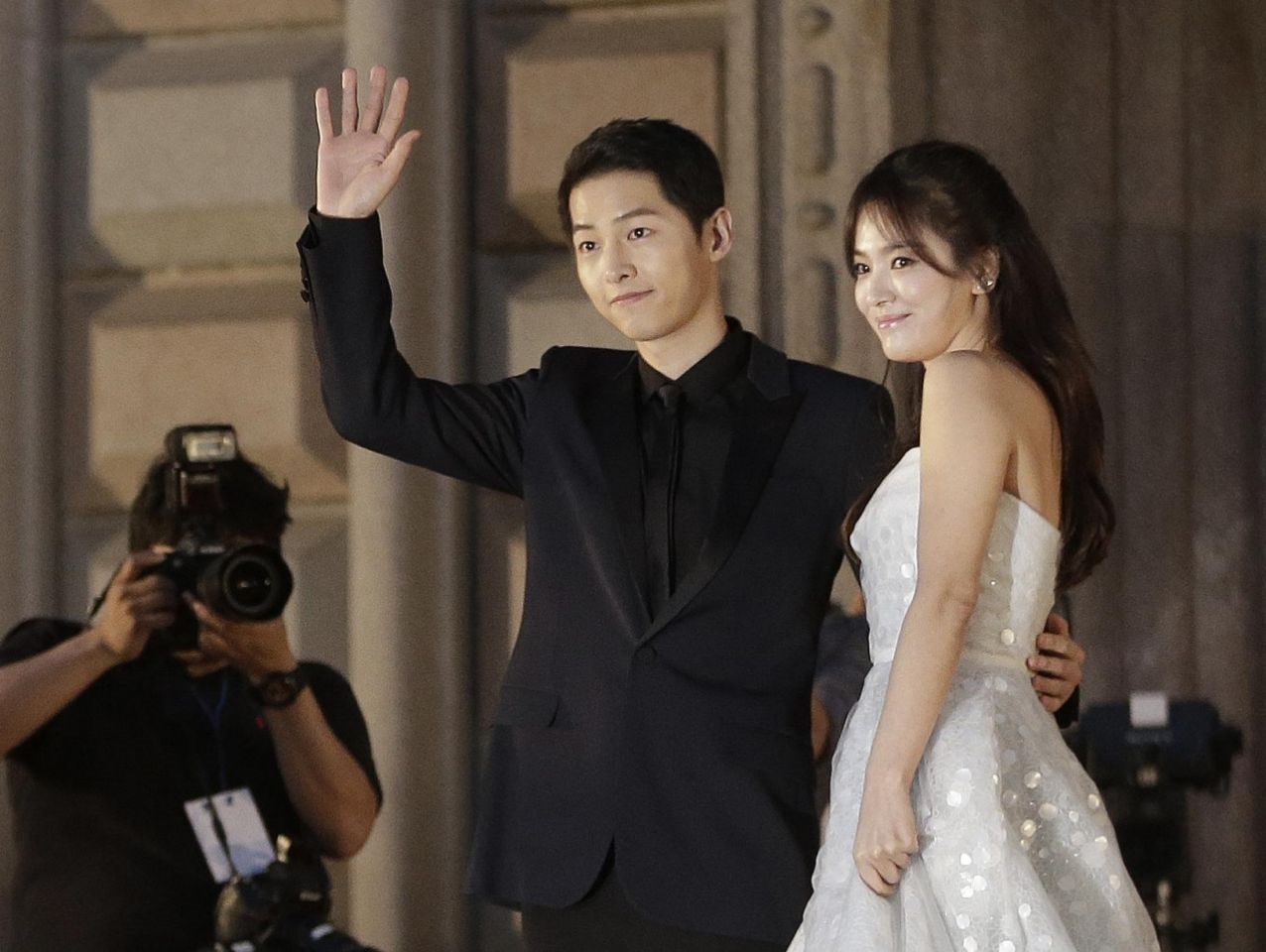 Song Joong Ki và Song Hye Kyo cùng gửi tâm thư cho fan về chuyện kết hôn