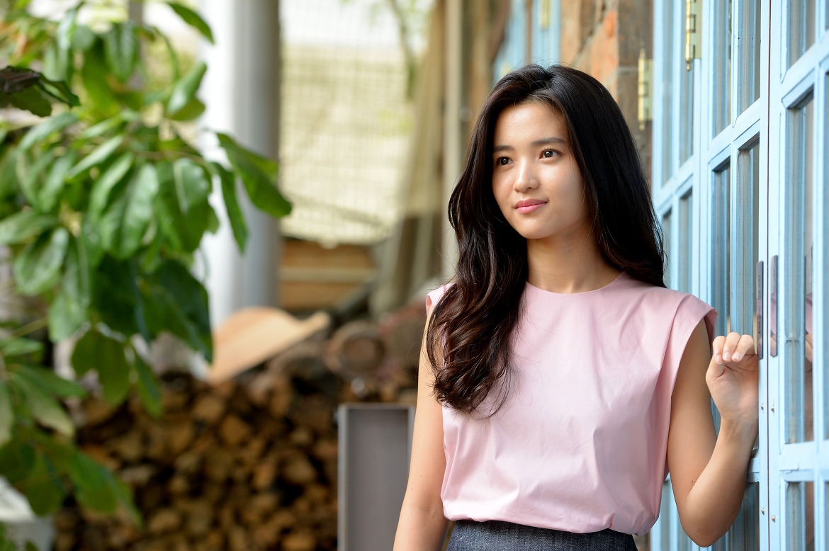 Không phải Son Ye Jin hay Han Hyo Joo, 'nàng thơ' mới của biên kịch vàng chính là gương mặt này