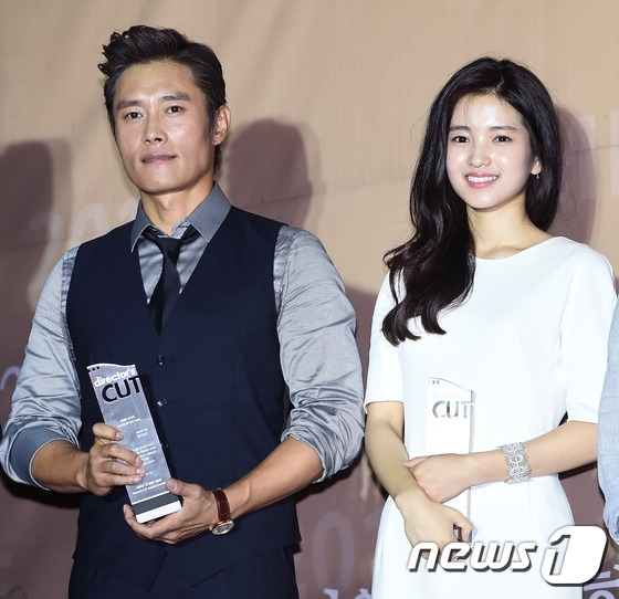 Không phải Son Ye Jin hay Han Hyo Joo, 'nàng thơ' mới của biên kịch vàng chính là gương mặt này