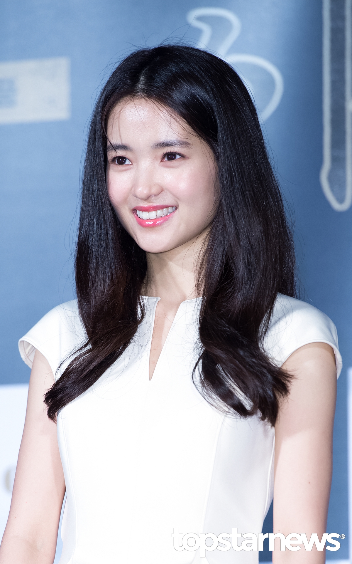 Không phải Son Ye Jin hay Han Hyo Joo, 'nàng thơ' mới của biên kịch vàng chính là gương mặt này
