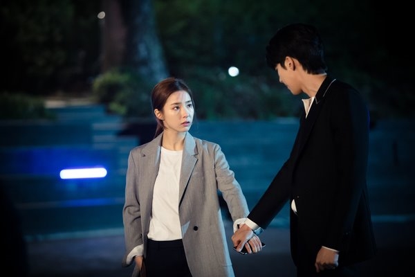 Đánh giá 'Cô Dâu Thủy Thần' sau tuần đầu lên sóng: Đẹp, lạ và skinship bùng nổ