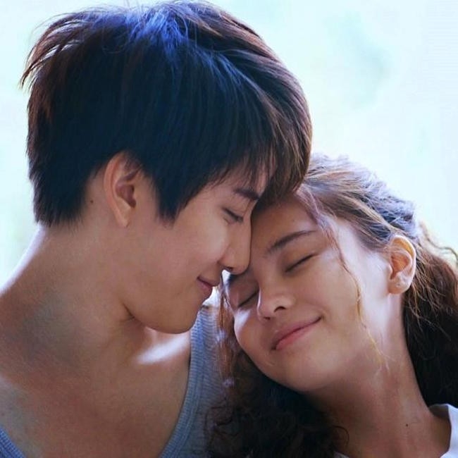 Fan 'Aomike' lại dậy sóng khi Mike đến và quay clip lầy lội ủng hộ cửa hàng bánh của Aom