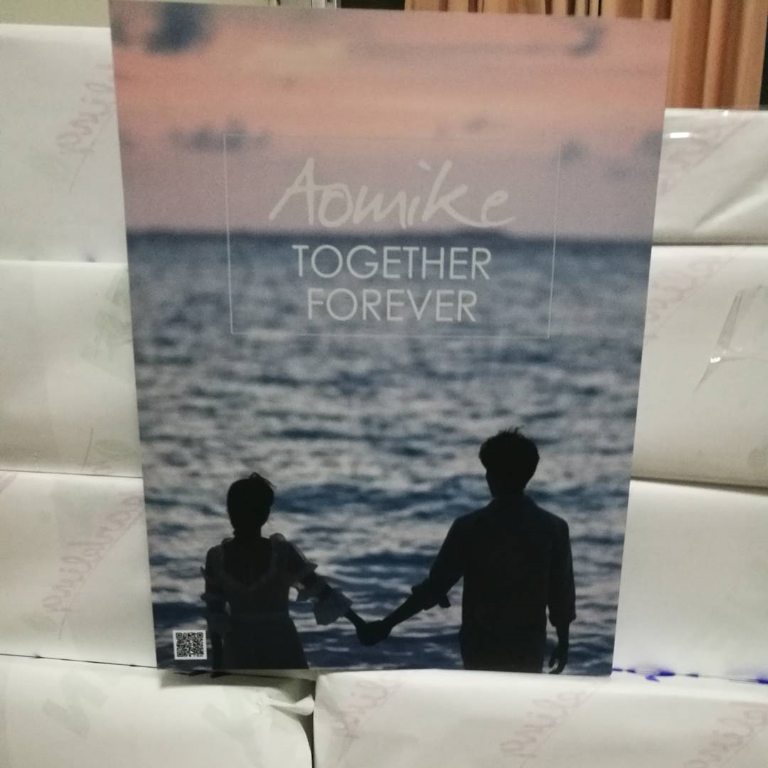 Fan lại rần rần khi lộ ra một số hình Aomike tình bể bình trong photobook đầu tiên