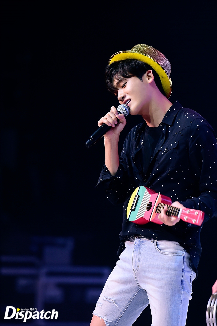 Park Hyung Sik nhoi hết cỡ trong Fanmeeting đầu tiên trong sự nghiệp