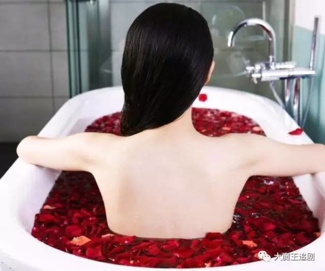 Cười nghiêng ngã với những cảnh hậu trường 'diễn sâu' của dàn sao Hoa ngữ