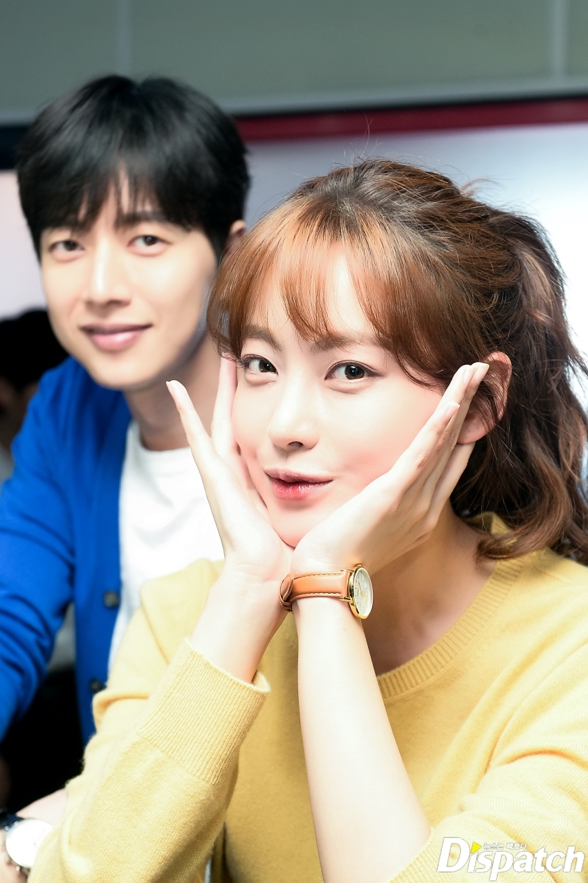 Ngắm loạt ảnh cực yêu của Park Hae Jin - Oh Yeon Seo trên phim trường movie 'Cheese In The Trap'