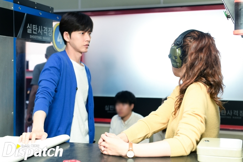 Ngắm loạt ảnh cực yêu của Park Hae Jin - Oh Yeon Seo trên phim trường movie 'Cheese In The Trap'