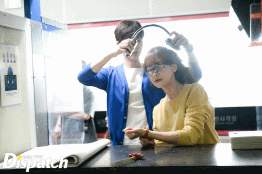 Ngắm loạt ảnh cực yêu của Park Hae Jin - Oh Yeon Seo trên phim trường movie 'Cheese In The Trap'