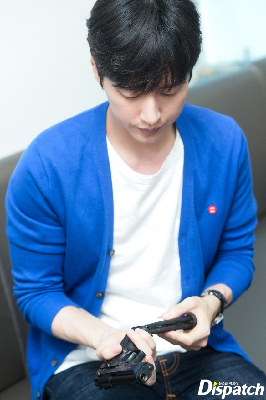 Ngắm loạt ảnh cực yêu của Park Hae Jin - Oh Yeon Seo trên phim trường movie 'Cheese In The Trap'