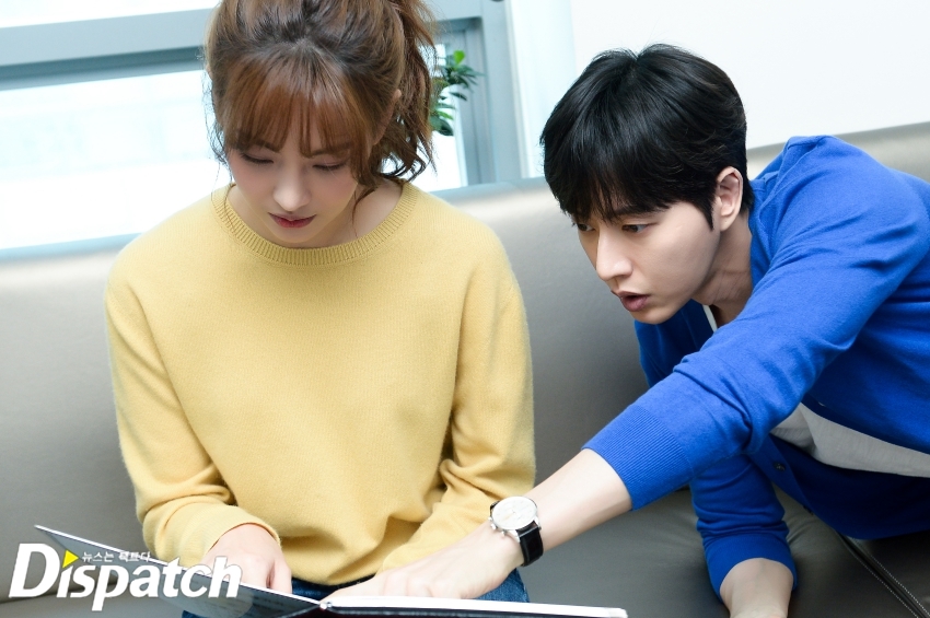 Ngắm loạt ảnh cực yêu của Park Hae Jin - Oh Yeon Seo trên phim trường movie 'Cheese In The Trap'