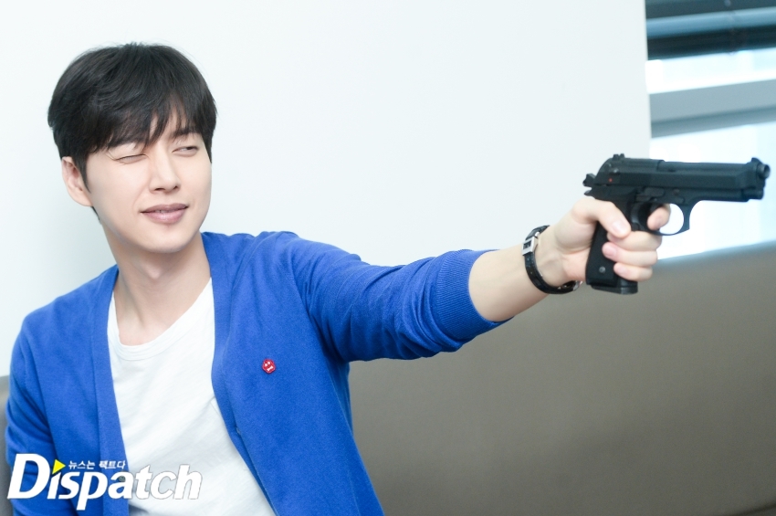 Ngắm loạt ảnh cực yêu của Park Hae Jin - Oh Yeon Seo trên phim trường movie 'Cheese In The Trap'