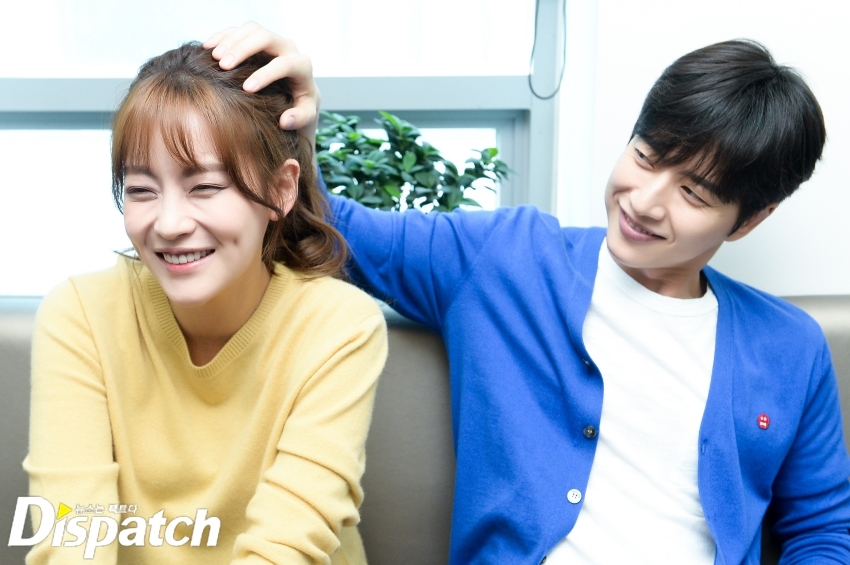 Ngắm loạt ảnh cực yêu của Park Hae Jin - Oh Yeon Seo trên phim trường movie 'Cheese In The Trap'