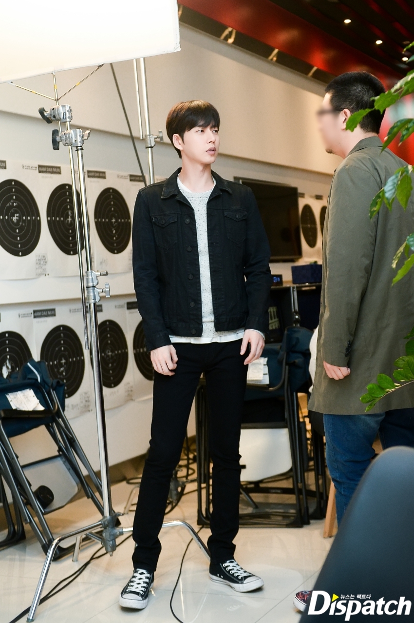 Ngắm loạt ảnh cực yêu của Park Hae Jin - Oh Yeon Seo trên phim trường movie 'Cheese In The Trap'