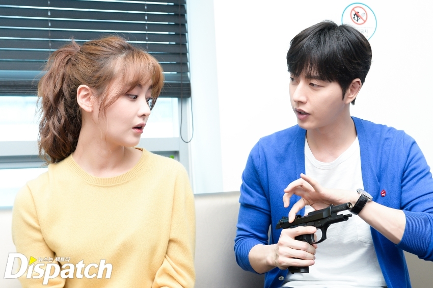 Ngắm loạt ảnh cực yêu của Park Hae Jin - Oh Yeon Seo trên phim trường movie 'Cheese In The Trap'